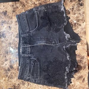 Never worn them but ones and I just don’t like they fit on me but if you like pm